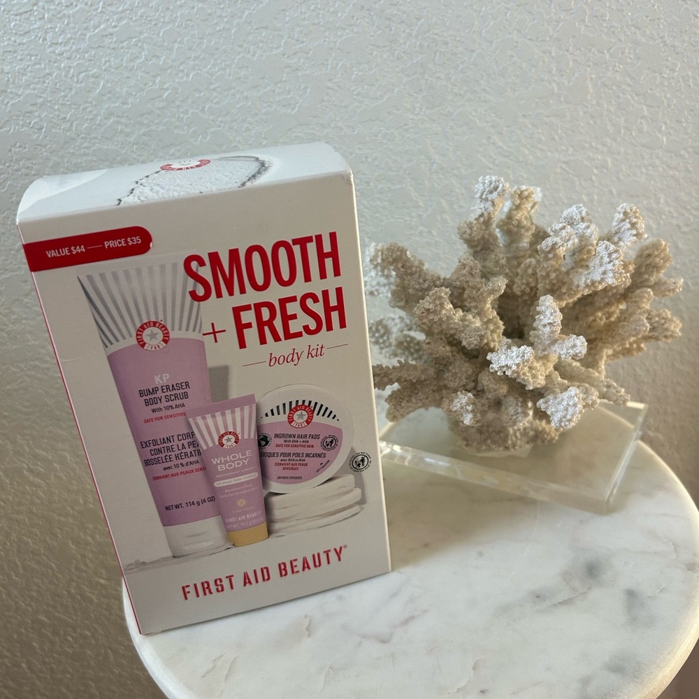 First Aid Beauty Smooth + Fresh Body Kit - White and Pink